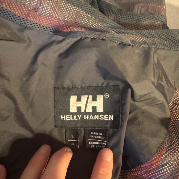 Experience warmth with Helly Hansen's vibrant red and charcoal jacket. Ideal for - Picture 10 of 12